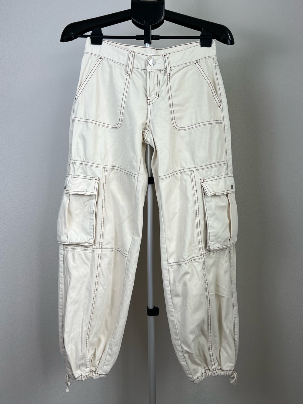 PacSun‎ Low Rise Wide Leg Cargo Pants Cream Utility Parachute Jogger 24 Y2K